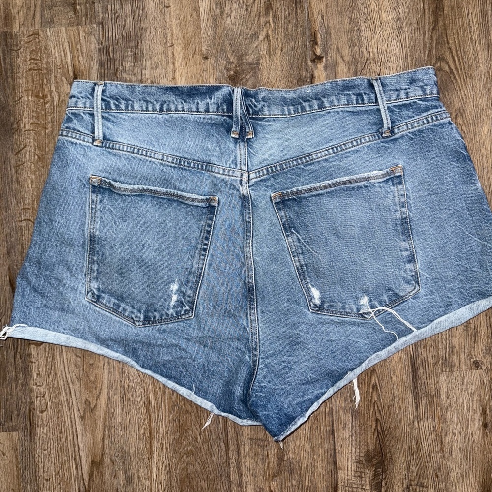 Good American • Good 90’s Distressed Denim Shorts - Picture 6 of 10